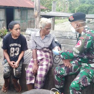Peduli Kesehatan Masyarakat, Satgas Yonkav 10/MG Gelar Pelayanan Kesehatan Keliling
