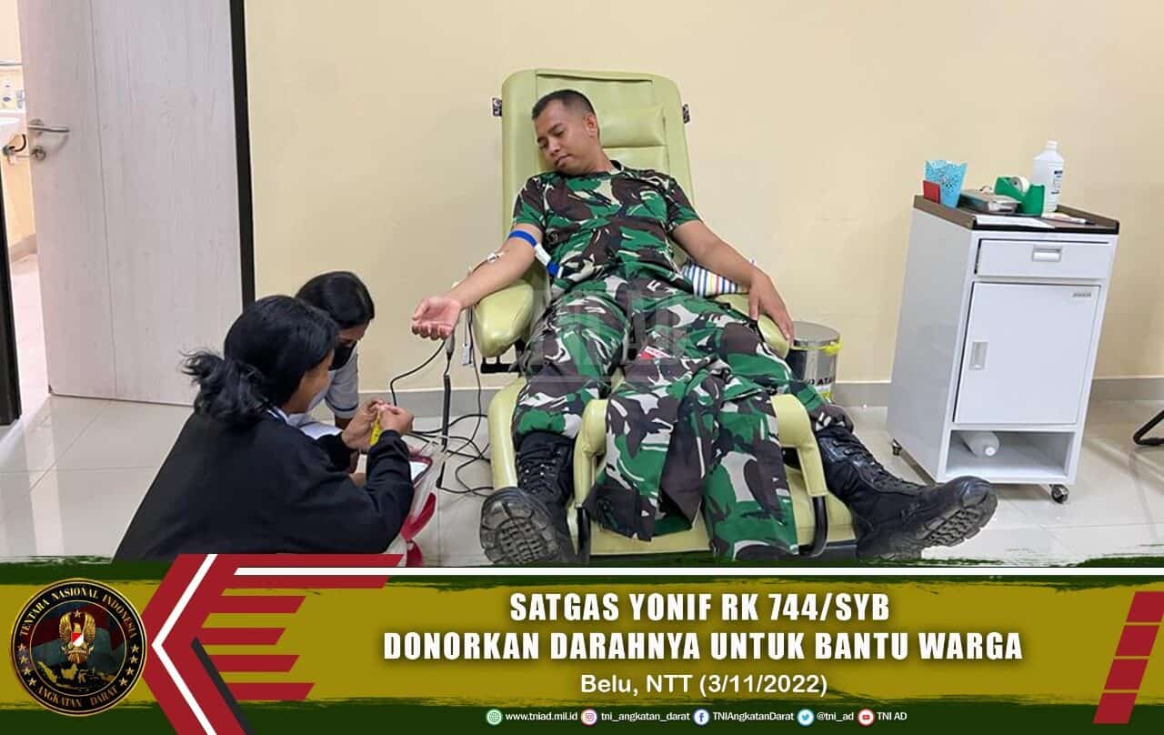 Peduli Sesama, Satgas Yonif RK 744/SYB Donorkan Darahnya Untuk Bantu Warga