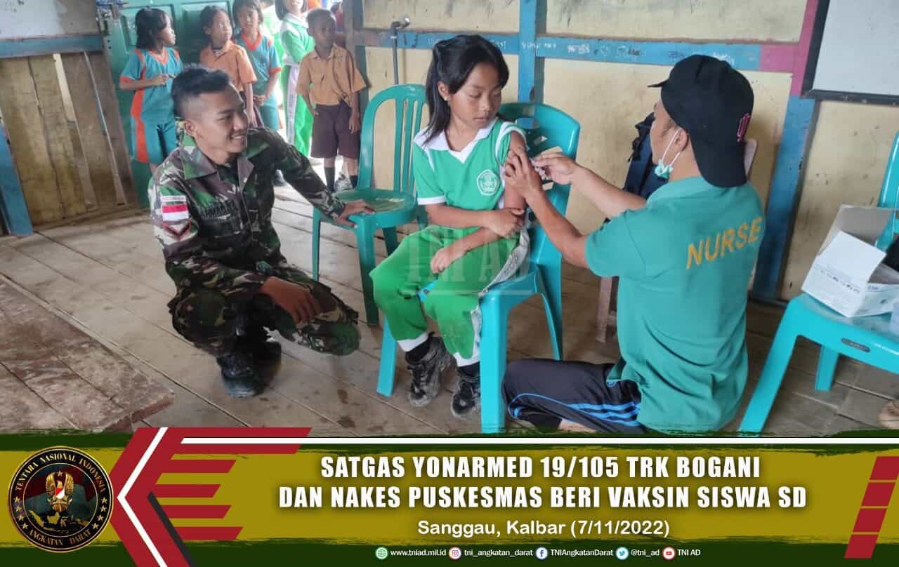 Satgas Yonarmed 19/105 Trk Bogani dan Puskesmas Balai Karangan Berikan Vaksin Tetanus Siswa SD