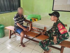 Satgas Pamtas Yonarmed 19/105 Trk Bogani Terima 3 Pucuk Senjata Api Rakitan Dari Warga Secara Sukarela.