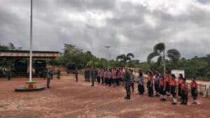 Peringati Hari Pahlawan, Satgas Yonarmed 19/105 Trk Bogani Pawai Budaya Di Perbatasan.