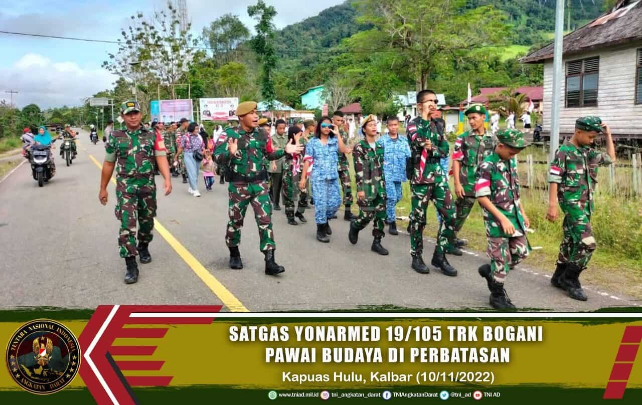 Peringati Hari Pahlawan, Satgas Yonarmed 19/105 Trk Bogani Pawai Budaya Di Perbatasan.