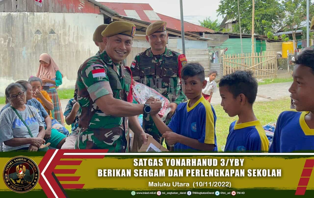 Satgas Yonarhanud 3/YBY Berikan Sergam dan Perlengkapan Sekolah Gratis Dalam Rangka Hari Pahlawan