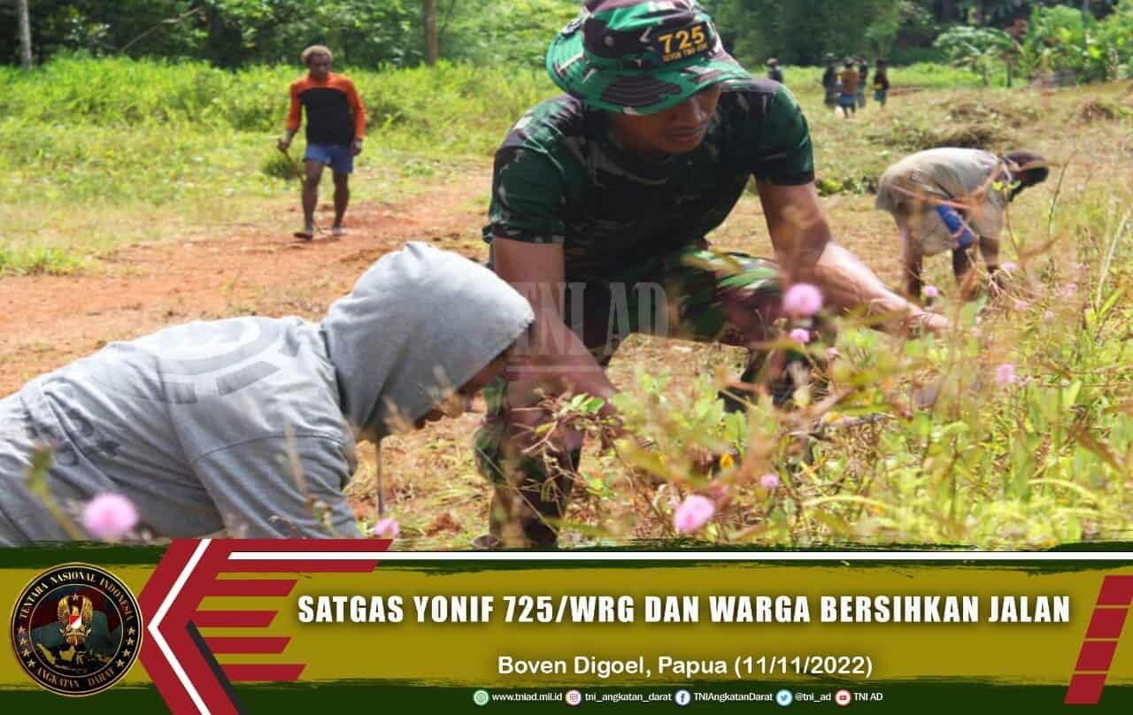 Satgas Yonif 725/Wrg Bersama Warga Bersihkan Jalan dan Lingkungan Kampung Kombut