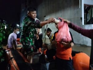 Kodim 0510/Tigaraksa Kerahkan Personel Bantu Masyarakat Terdampak Banjir