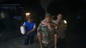 Kodim 0510/Tigaraksa Kerahkan Personel Bantu Masyarakat Terdampak Banjir