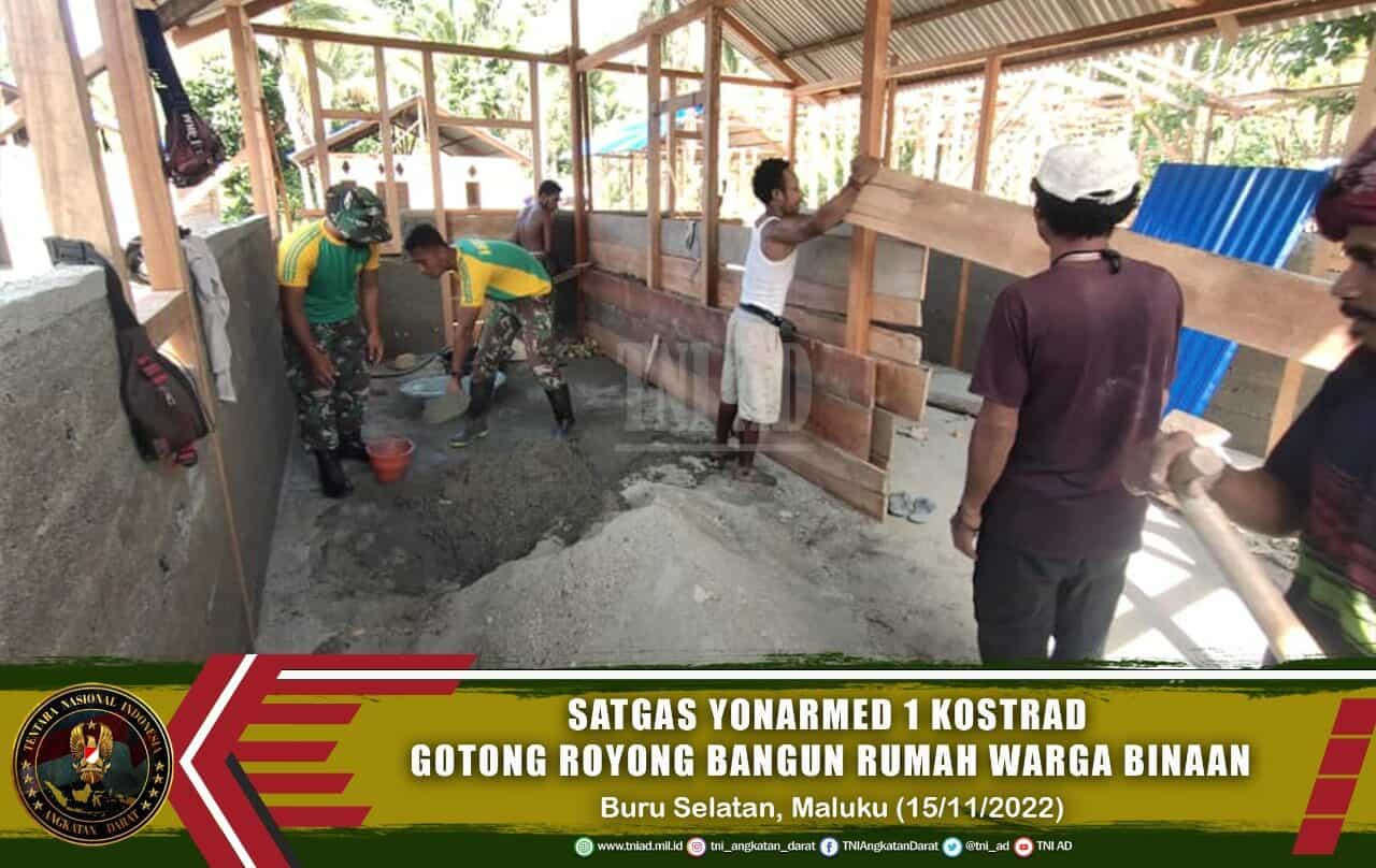 Bantu Kesulitan Warga Binaan, Satgas Yonarmed 1 Kostrad Gotong Royong Bangun Rumah
