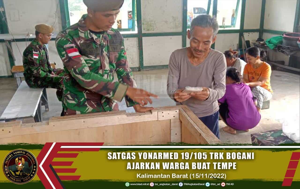 Tingkatkan Ekonomi Warga Perbatasan, Satgas Yonarmed 19/105 Trk Bogani Ajarkan Pembuatan Tempe