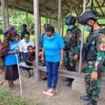 Peduli Kesehtan Anak Papua, Satgas Yonif R 142/KJ dan Puskesmas Kelila Gelar Imunisasi