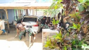 Dengan Sigap Prajurit Kodam XIV/Hasanuddin Atasi Longsor di Jalan Poros Malino
