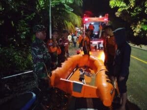 Personel Kodim 1402/Polman Dikerahkan Bantu Warga Terdampak Banjir