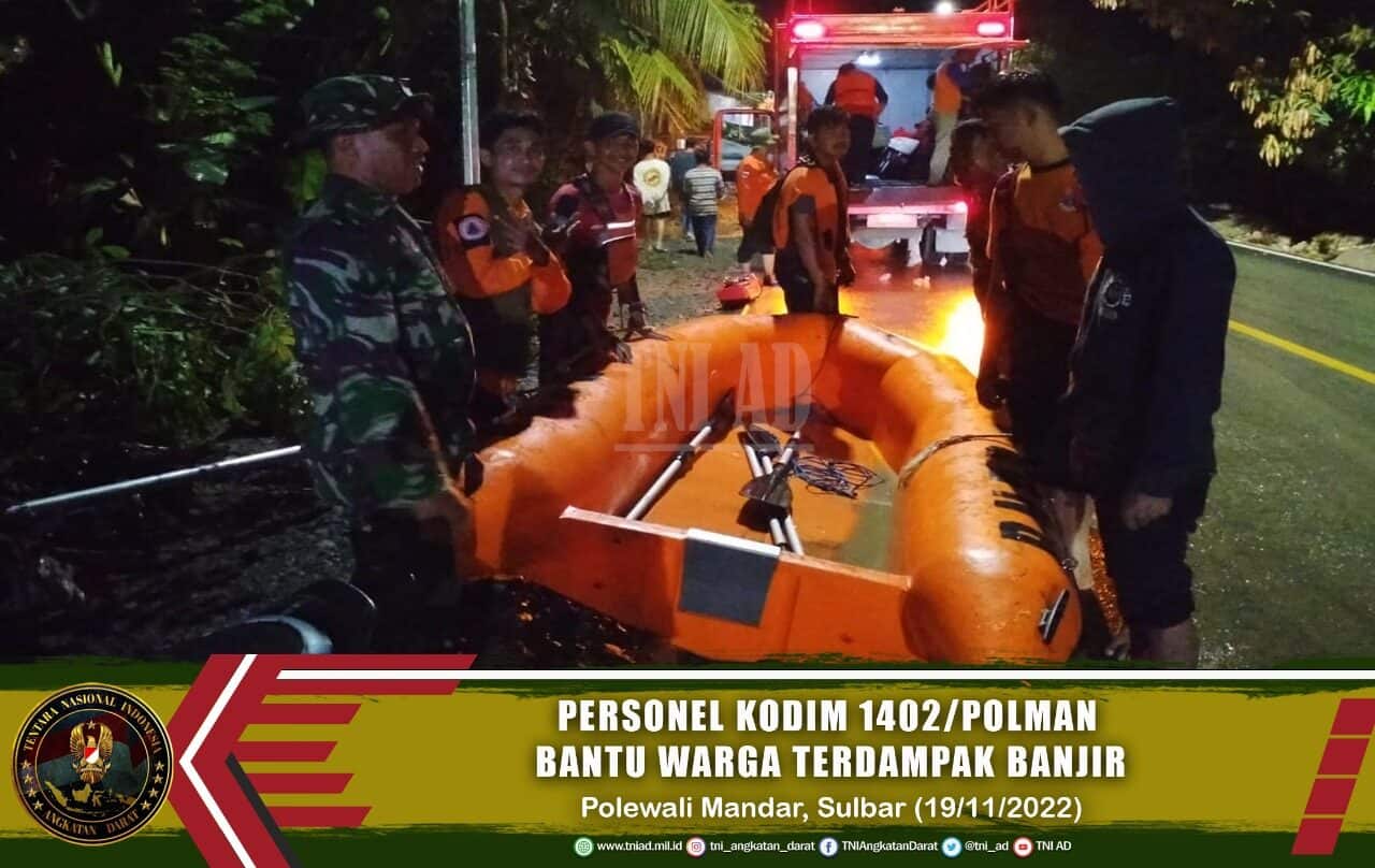 Personel Kodim 1402/Polman Dikerahkan Bantu Warga Terdampak Banjir
