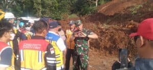 Danrem 061/SK Pimpin Langsung Pembersihan Jalan Cianjur-Bogor Akibat Gempa