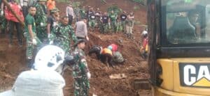 Danrem 061/SK Pimpin Langsung Pembersihan Jalan Cianjur-Bogor Akibat Gempa