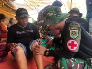Gunakan Rantis Atav, Tim Kesehatan TNI AD Tembus Kampung Terisolasi Gempa Cianjur