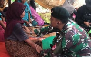 Gunakan Rantis Atav, Tim Kesehatan TNI AD Tembus Kampung Terisolasi Gempa Cianjur