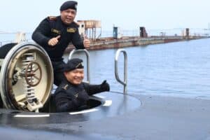 Kasad Terima Brevet Hiu Kencana Sebagai Warga Kehormatan Kapal Selam TNI AL