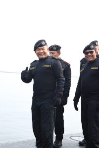 Kasad Terima Brevet Hiu Kencana Sebagai Warga Kehormatan Kapal Selam TNI AL