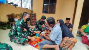 Prajurit Yonkes 1 Kostrad Berikan Layanan Kesehatan Door to Door Korban Gempa Cianjur