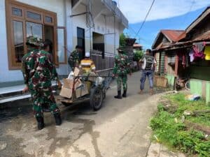 Satgas Yonif 621/Manuntung Bersihkan Masjid di Perbatasan