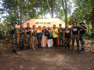 Yonif Raider 300/Bjw Bantu BNPB Dirikan Tenda di Puluhan Sekolah Pasca Gempa Cianjur