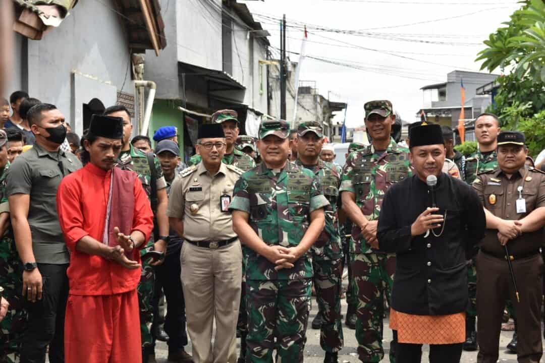 Kasad Serahkan 60 Unit Hasil Bedah RTLH Babinsa Masuk Dapur Warga