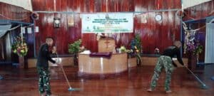 Sambut Natal, Satgas Yonmek 203/AK Bersihkan Gereja Distrik Malagayneri