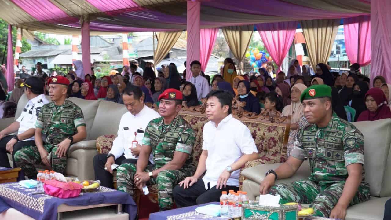 Wujud Syukur Hari Juang TNI AD ke 77, Danjen Kopassus Bersama Dandim 0510/Tigaraksa Bagikan Paket Sembako