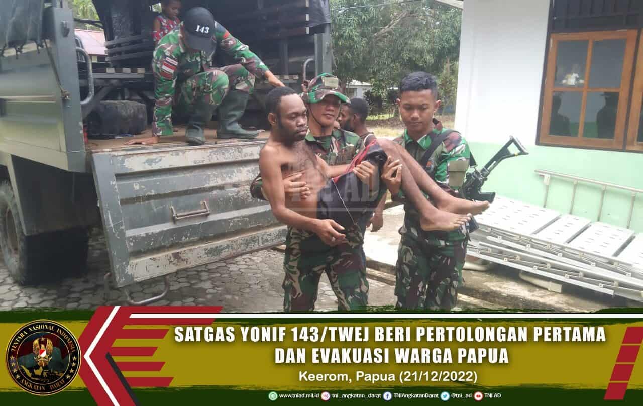 Sesak Nafas, Satgas Yonif 143/TWEJ Beri Pertolongan Pertama dan Evakuasi Warga Papua