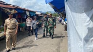 Jelang Nataru, Satgas Yonarhanud 3/Yby Bersama Polri dan Pemda Tobelo Tengah Pantau Harga Kebutuhan Pokok