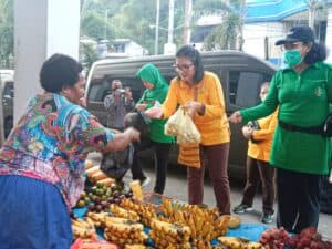 Dorong Peningkatan Ekonomi Warga Papua, Danrem 172/PWY : Hidupkan Pasar Tradisional