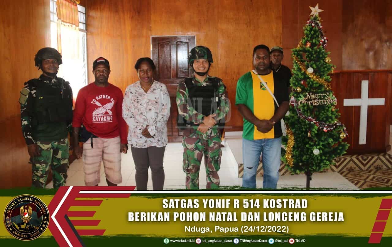 Satgas Yonif R 514 Kostrad Berikan Pohon Natal dan Lonceng Gereja.