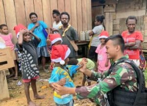 Prajurit Satgas Yonif 143/TWEJ Dikerahkan Bantu Pengamanan Perayaan Natal di Papua