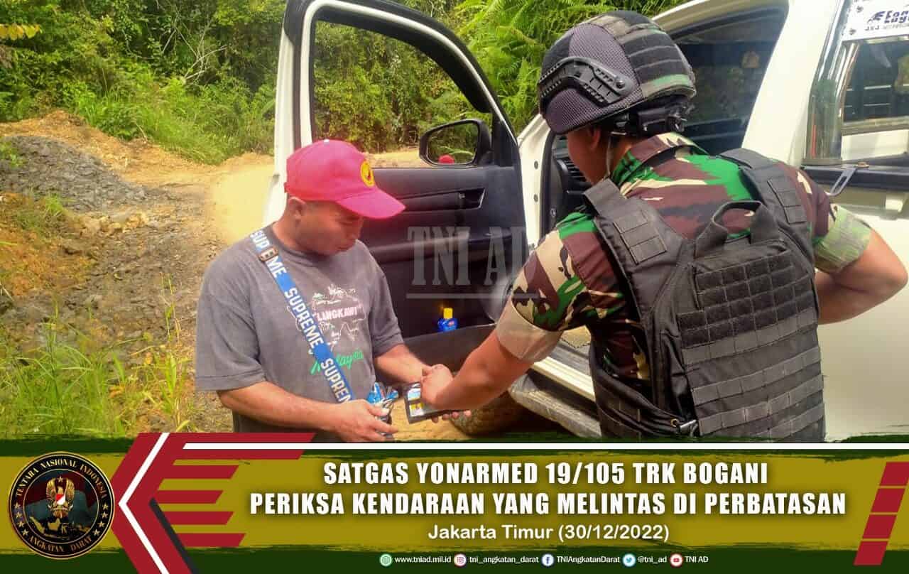 Satgas Yonarmed 19/105 Trk Bogani Periksa Kendaraan Yang Melintas Di Jalan Perbatasan