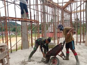 Satgas Yonarmed 19/105 Trk Bogani Bantu Bangun Masjid Bersama Masyarakat Perbatasan