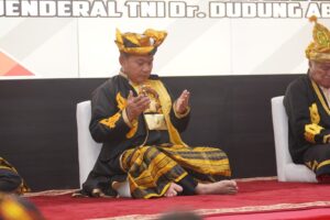 Kapitaraja Kawasa Yi Nusantara Gelar Kehormatan Adat Kesultanan Buton Untuk Kasad