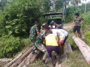 Bangun Jembatan Di Desa Kabau, Satgas Satuan Organik Yonarhanud 3/Yby Cekatan Atasi Kesulitan Masyarakat