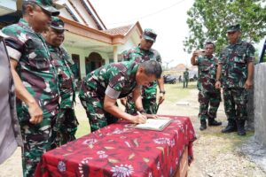 Danrem 084/Bhaskara Jaya Tinjau Program TNI AD Manunggal Air Bersih Kodim 0826/Pamekasan