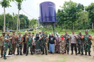 Danrem 084/Bhaskara Jaya Tinjau Program TNI AD Manunggal Air Bersih Kodim 0826/Pamekasan