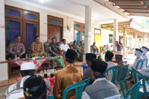 Danrem 084/Bhaskara Jaya Tinjau Program TNI AD Manunggal Air Bersih Kodim 0826/Pamekasan