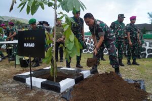 Panglima TNI dan Kapolri Saksikan Demonstrasi Ketangkasan Prajurit Kodam XVIII/Kasuari