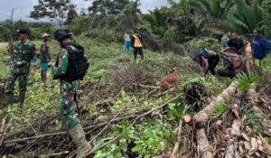 Wujudkan Lingkungan Sehat dan Asri, Satgas Yonif 143/TWEJ Gelar Gotong Royong