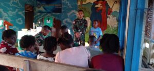 Tingkatkan Pembinaan Rohani, Satgas Yonif 511/DY Berikan Pelajaran Agama Kepada Anak-Anak di Papua