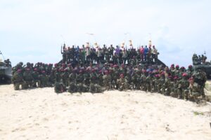 Jadi Warga Kehormatan Korps Marinir TNI AL, Kasad Terima Brevet Taifib dan Anti Teror Aspek Laut