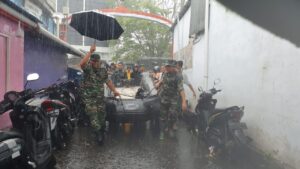 TNI AD Kerahkan Personel dan Materiel Tangani Bencana Banjir dan Tanah Longsor di Manado
