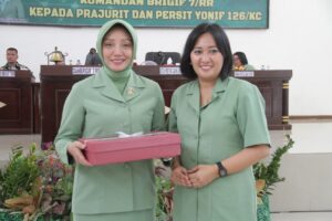 Kunjungan Kerja Perdana, Danbrigif 7/RR Tatap Muka Dengan Prajurit dan Persit KCK Yonif 126/KK