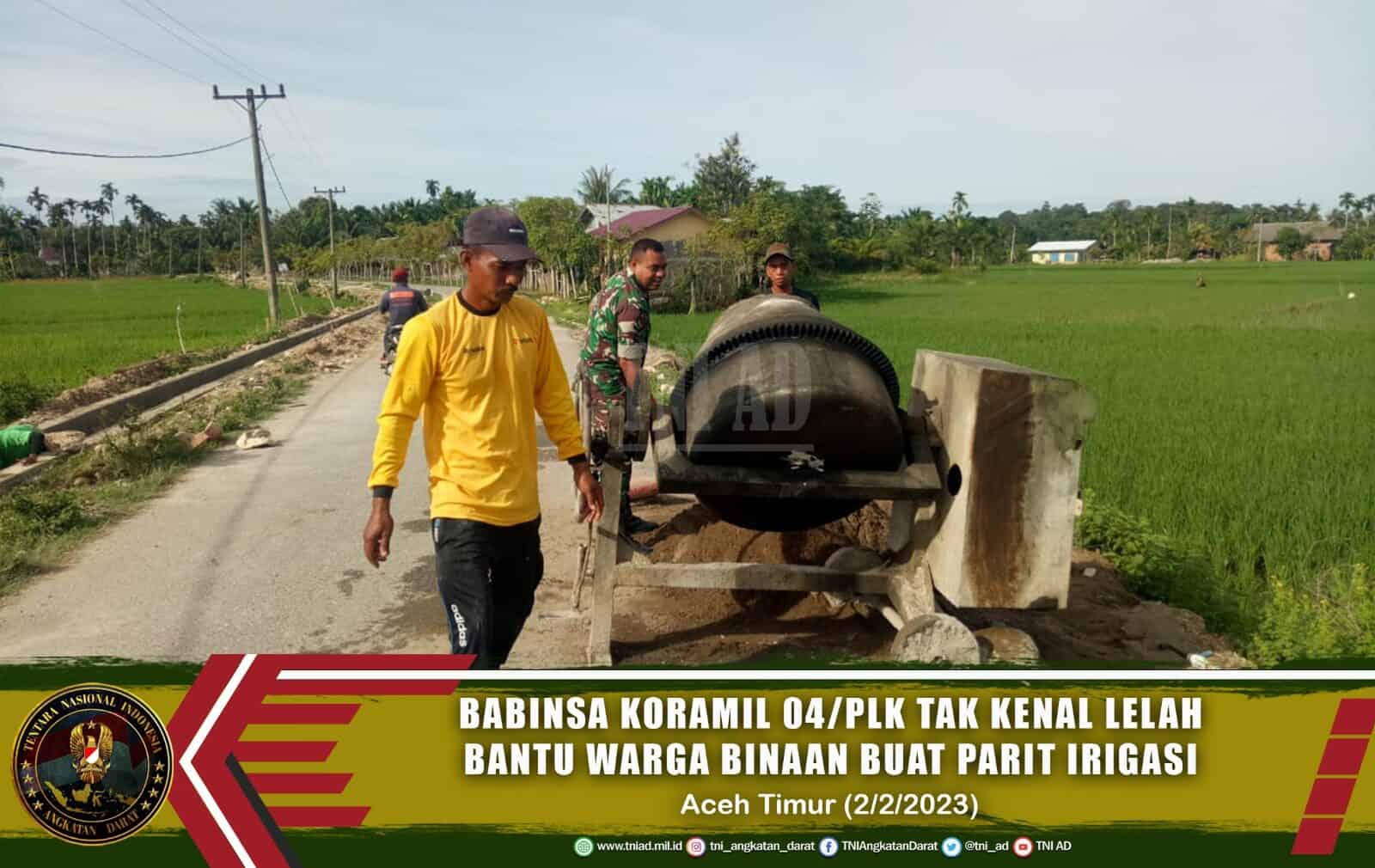 Babinsa Koramil 04/Plk Tak Kenal Lelah Bantu Warga Binaan Buat Parit Irigasi