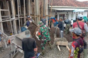 Koramil 1002/Cimalaka Kodim Sumedang Laksanakan Pengecoran Masjid Al Baroqah