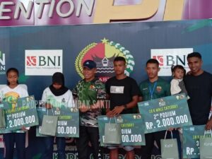 Prajurit Yonif 122/TS Raih Juara 2 Lari 10 K Katagori Umum di Kota Padang