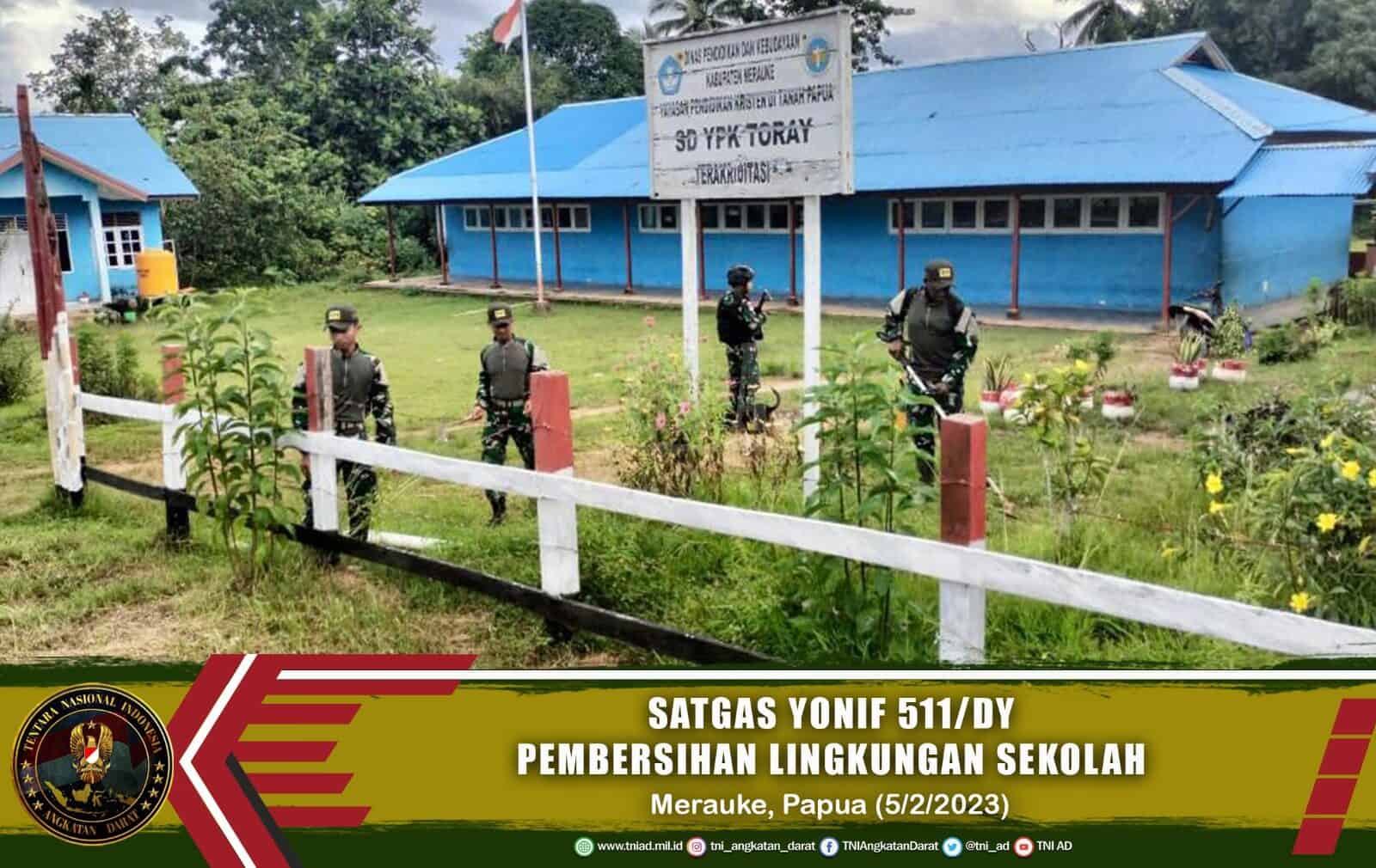 Satgas Yonif 511/DY Benahi dan Pembersihan Sekolah Di Perbatasan Papua